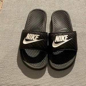 Women’s Nike Flip Flops Size 9
